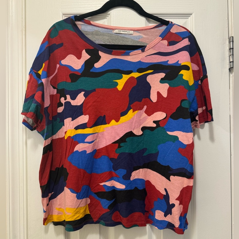Colorful cropped Zara tee